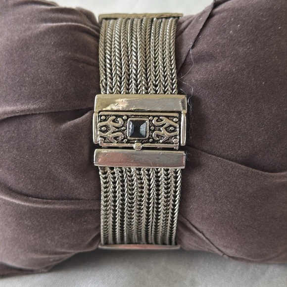 Vintage-Inspired Silver 8 Strand Mesh Bracelet Black Stone Accents Magnetic - Picture 5 of 10